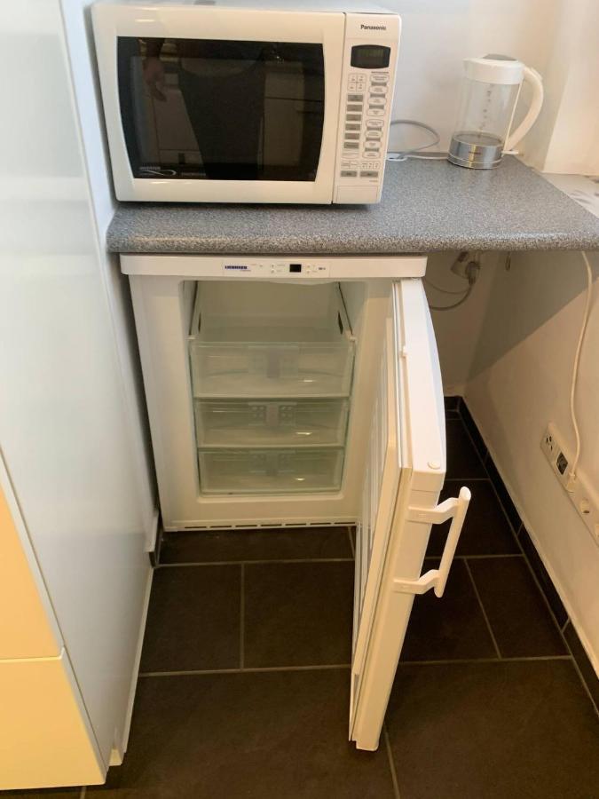 Mainpark Apartment 4 Schlafzimmer Bis Zu 10 Personen Direkt Ueber Aschaffapartment Bei Aschaffenburg Mainaschaff Exterior foto