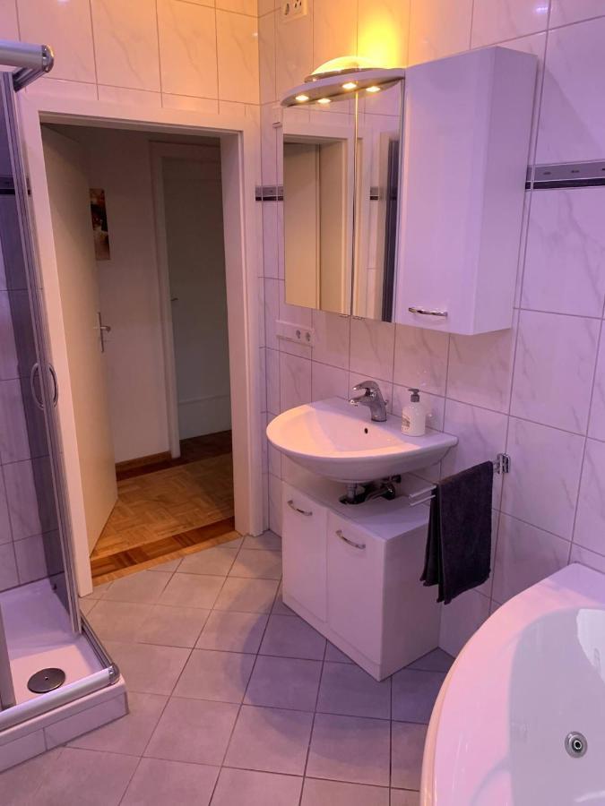 Mainpark Apartment 4 Schlafzimmer Bis Zu 10 Personen Direkt Ueber Aschaffapartment Bei Aschaffenburg Mainaschaff Exterior foto